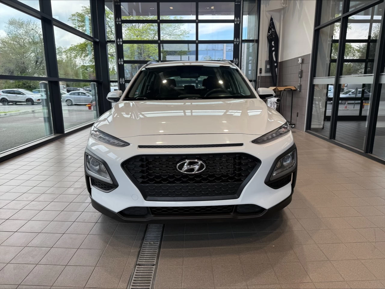 2020 Hyundai Kona Essential https://www.acuramontrealcentre.com/resize/b990ff35b810a3abc0cc817b2ca24889-1