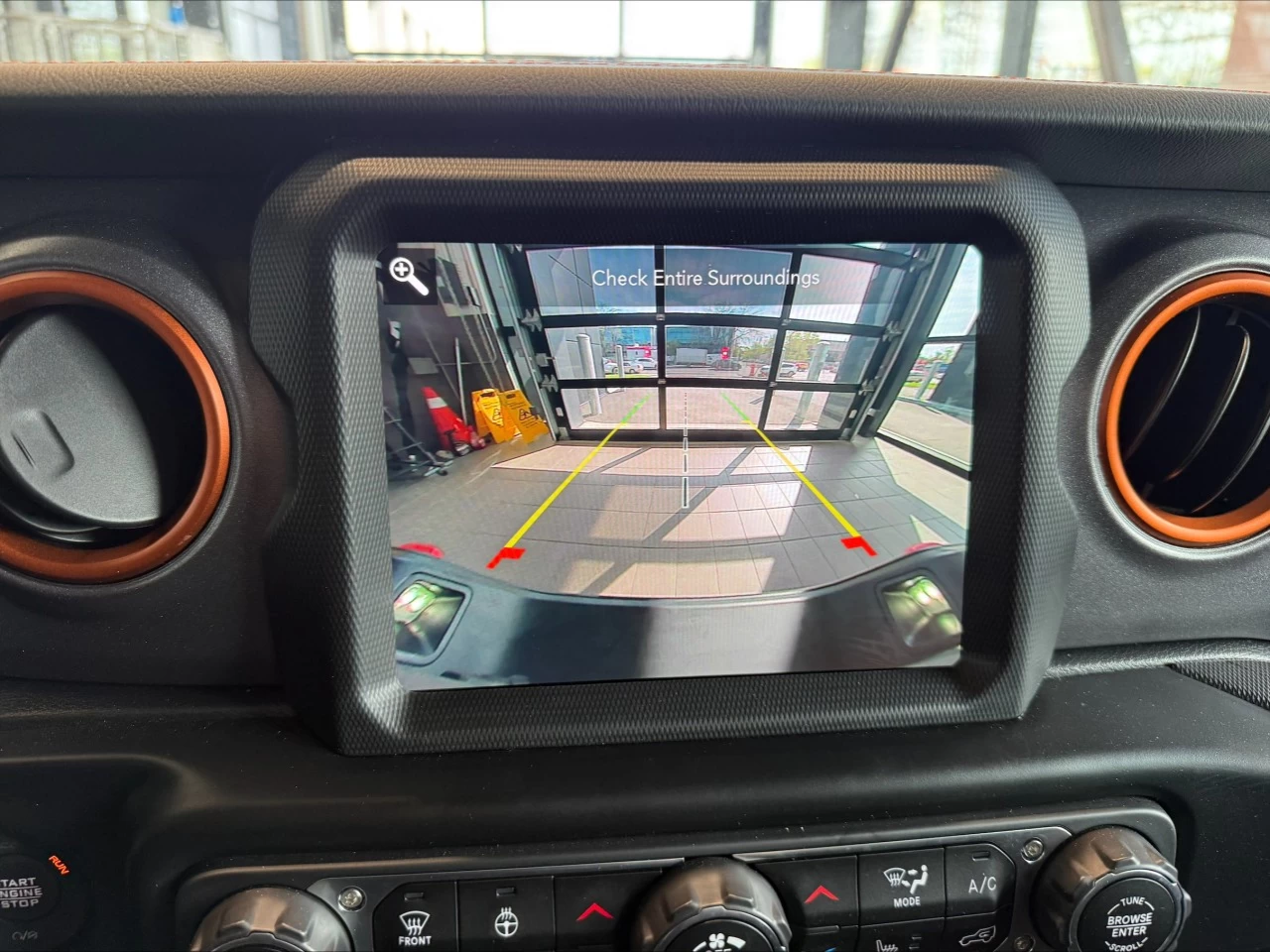2022 Jeep Gladiator Mojave https://www.acuramontrealcentre.com/resize/b990ff35b810a3abc0cc817b2ca24889-1