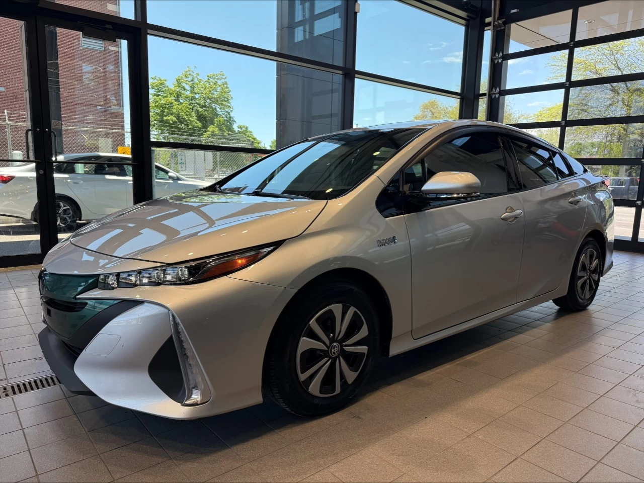 2019 Toyota Prius Prime Auto https://www.acuramontrealcentre.com/resize/b990ff35b810a3abc0cc817b2ca24889-1