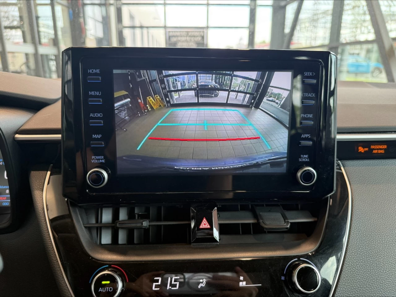 2022 Toyota Corolla LE https://www.acuramontrealcentre.com/resize/b990ff35b810a3abc0cc817b2ca24889-1