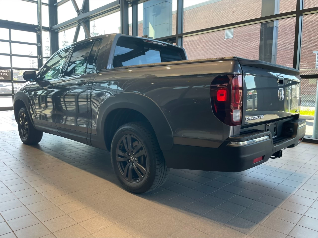 2020 Honda Ridgeline Sport https://www.acuramontrealcentre.com/resize/b990ff35b810a3abc0cc817b2ca24889-1