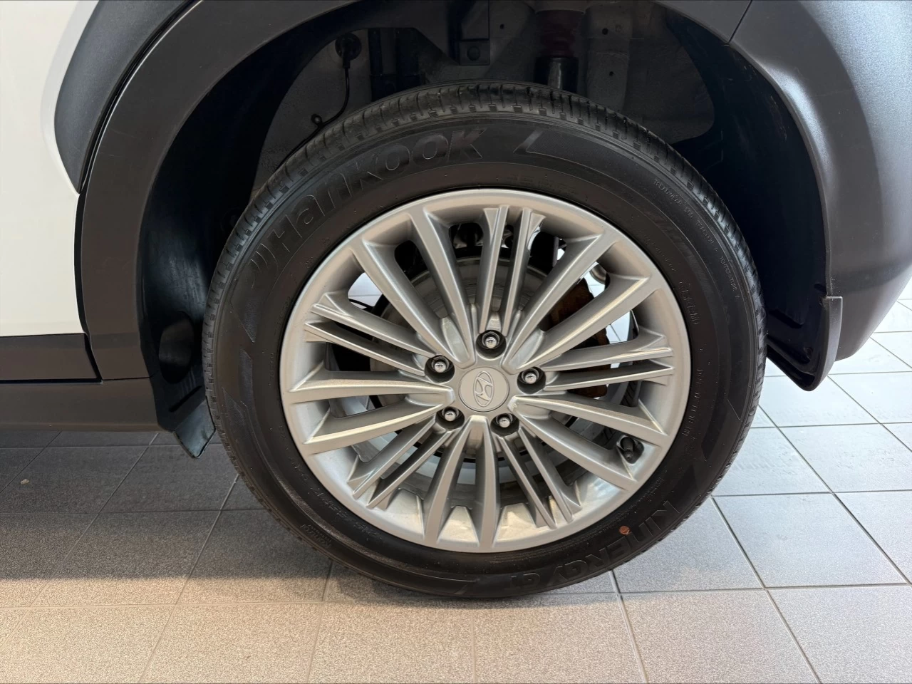 2020 Hyundai Kona Preferred https://www.acuramontrealcentre.com/resize/b990ff35b810a3abc0cc817b2ca24889-1