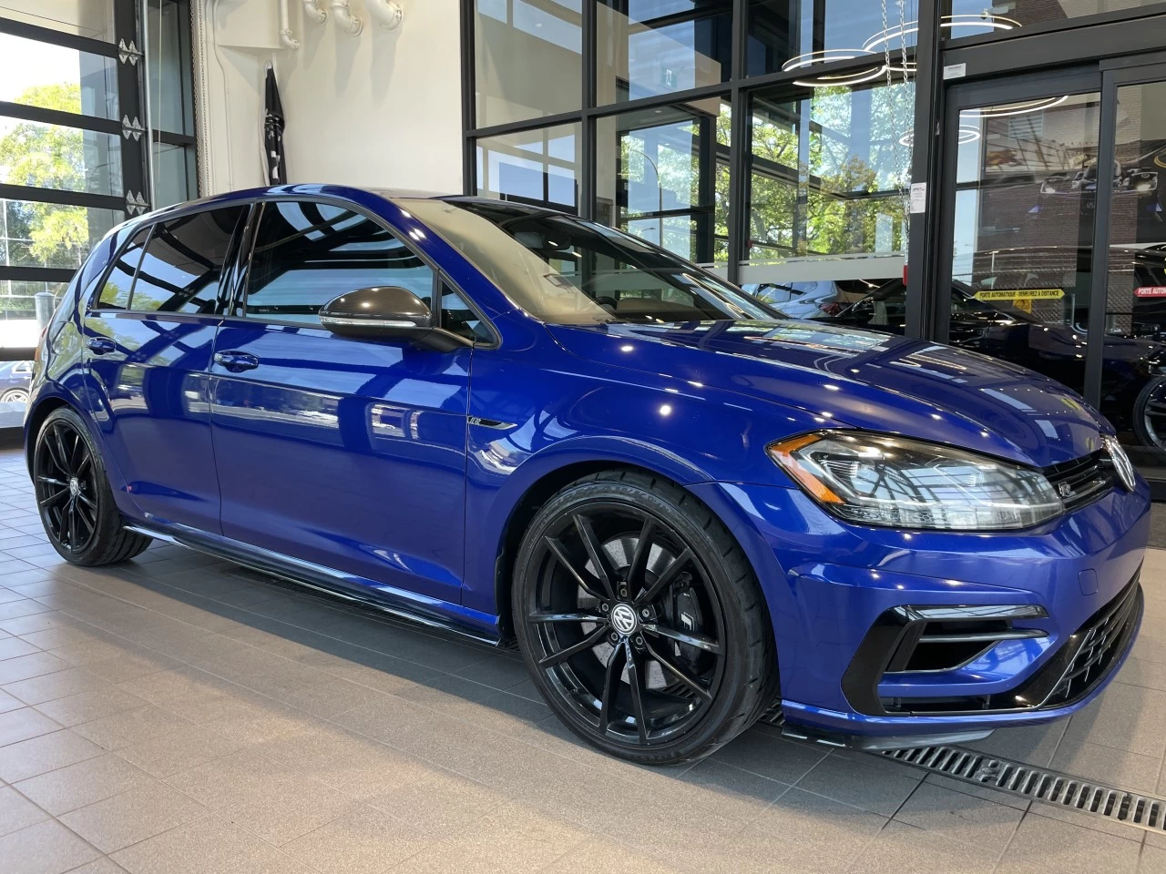 2019 Volkswagen Golf R Manual https://www.acuramontrealcentre.com/resize/b990ff35b810a3abc0cc817b2ca24889-1