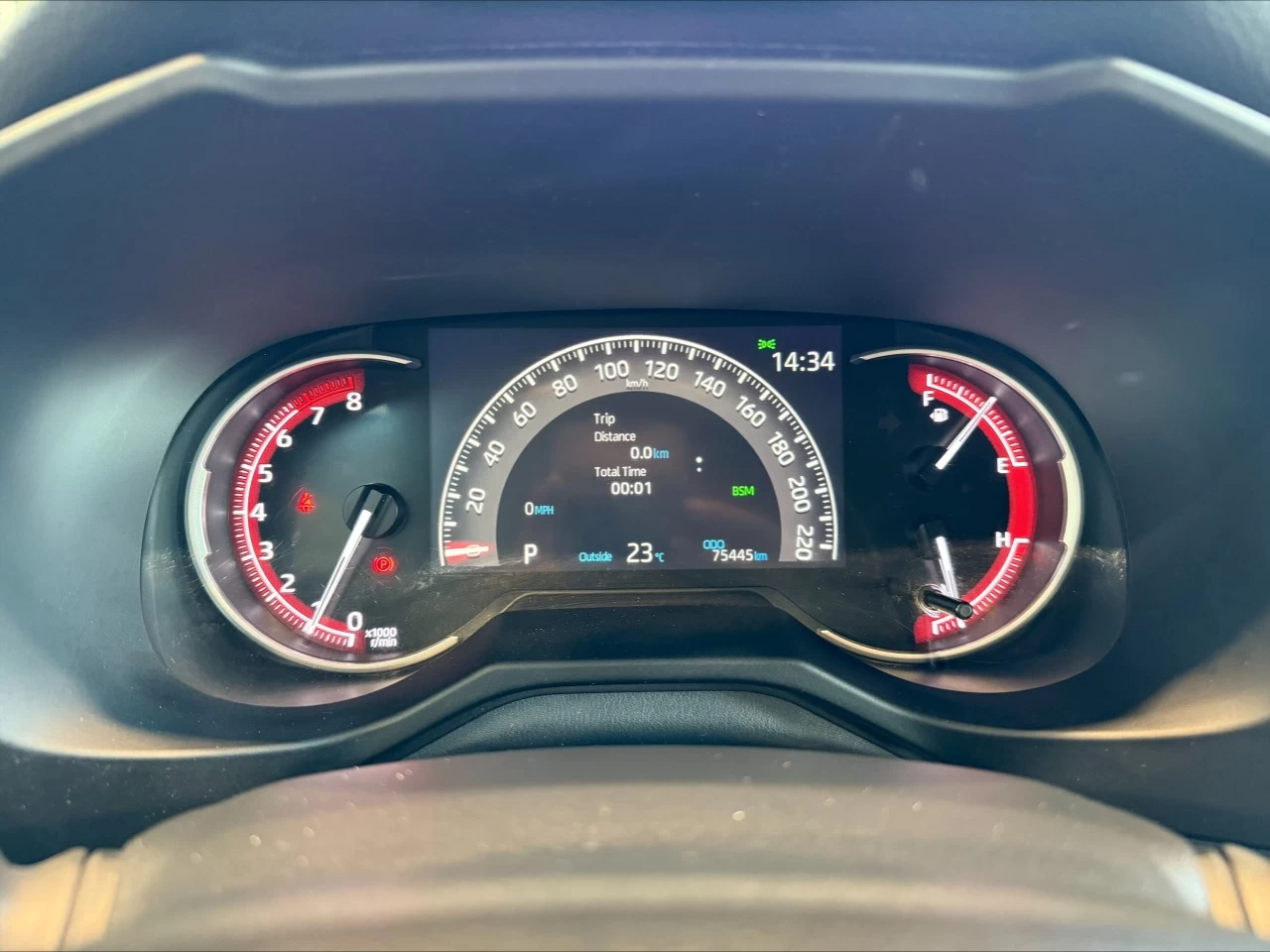 2023 Toyota RAV4 LE https://www.acuramontrealcentre.com/resize/b990ff35b810a3abc0cc817b2ca24889-1