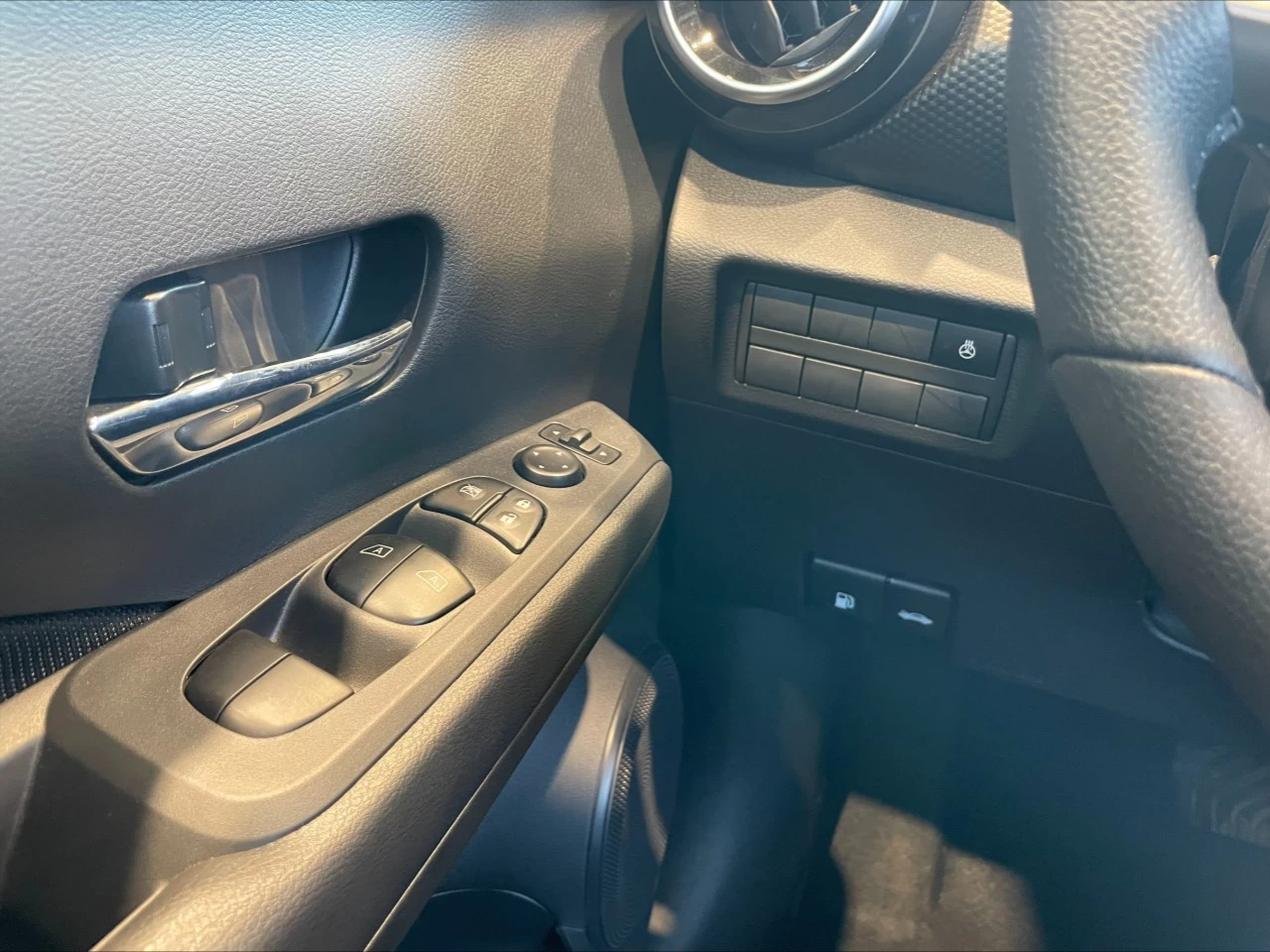 2024 Nissan Kicks SV https://www.acuramontrealcentre.com/resize/b990ff35b810a3abc0cc817b2ca24889-1