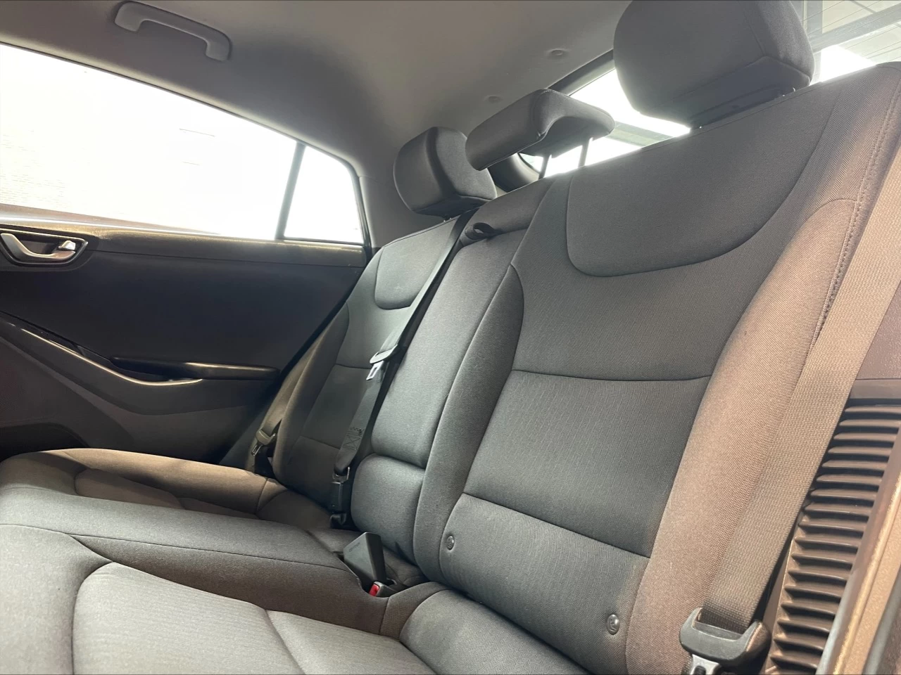 2020 Hyundai Ioniq Preferred https://www.acuramontrealcentre.com/resize/b990ff35b810a3abc0cc817b2ca24889-1