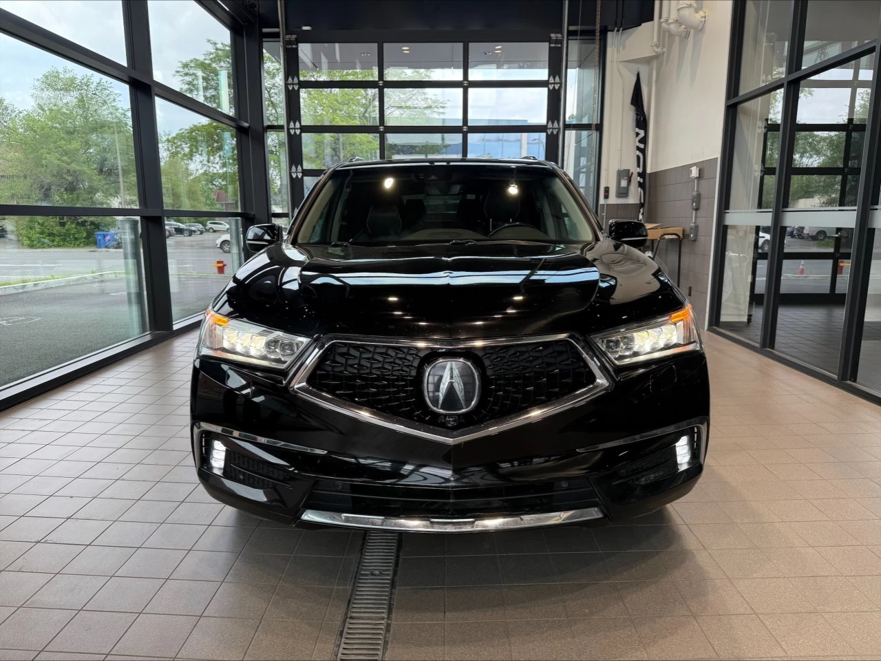 2017 Acura MDX Elite Pkg https://www.acuramontrealcentre.com/resize/b990ff35b810a3abc0cc817b2ca24889-1