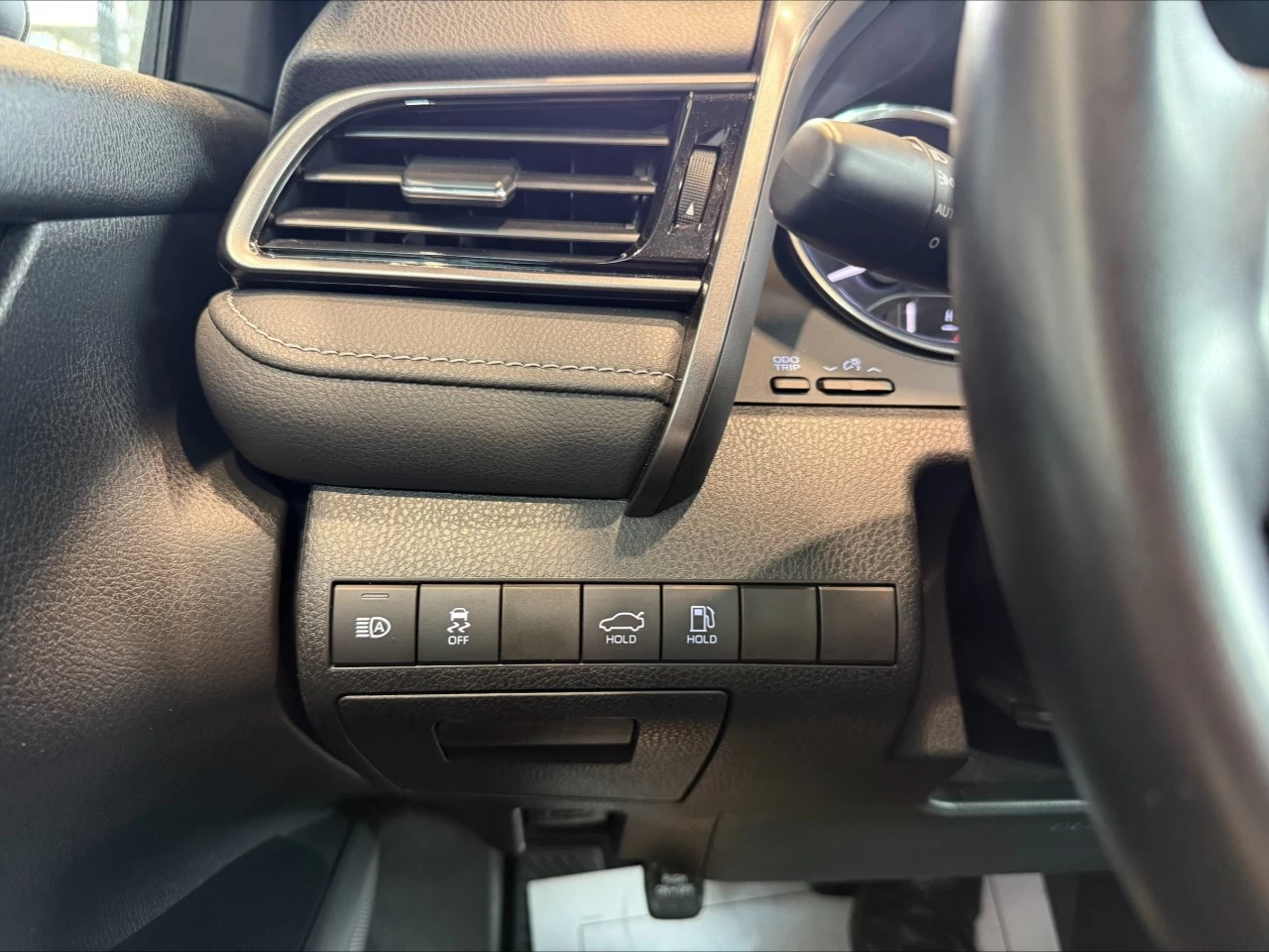 2019 Toyota Camry SE https://www.acuramontrealcentre.com/resize/b990ff35b810a3abc0cc817b2ca24889-1