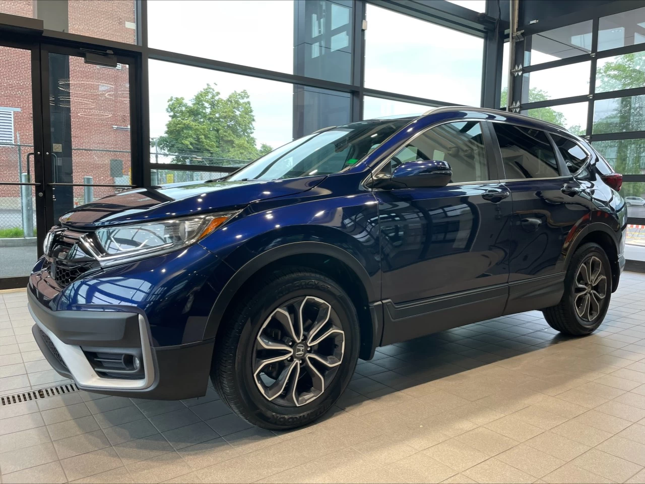 2022 Honda CR-V EX-L https://www.acuramontrealcentre.com/resize/b990ff35b810a3abc0cc817b2ca24889-1