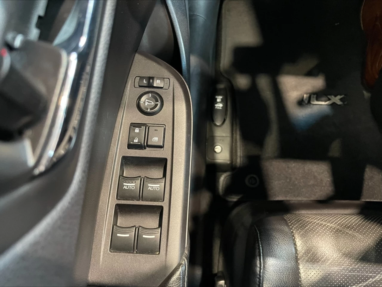 2015 Acura ILX Premium Pkg https://www.acuramontrealcentre.com/resize/b990ff35b810a3abc0cc817b2ca24889-1