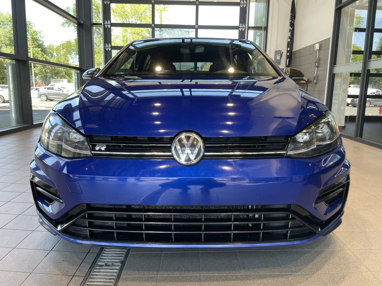 2019 Volkswagen Golf R Manual https://www.acuramontrealcentre.com/resize/b990ff35b810a3abc0cc817b2ca24889-1