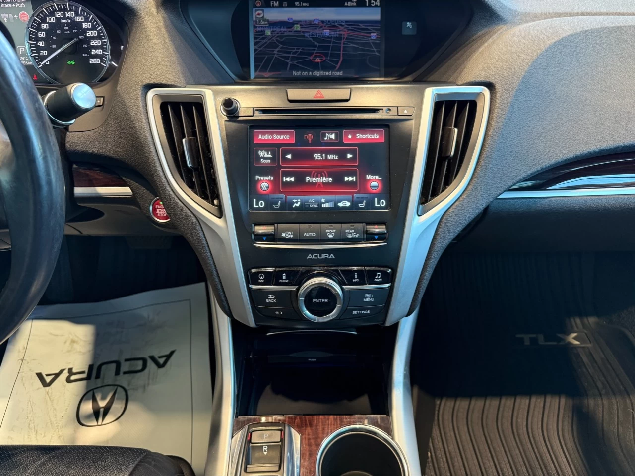 2017 Acura TLX V6 Tech https://www.acuramontrealcentre.com/resize/b990ff35b810a3abc0cc817b2ca24889-1