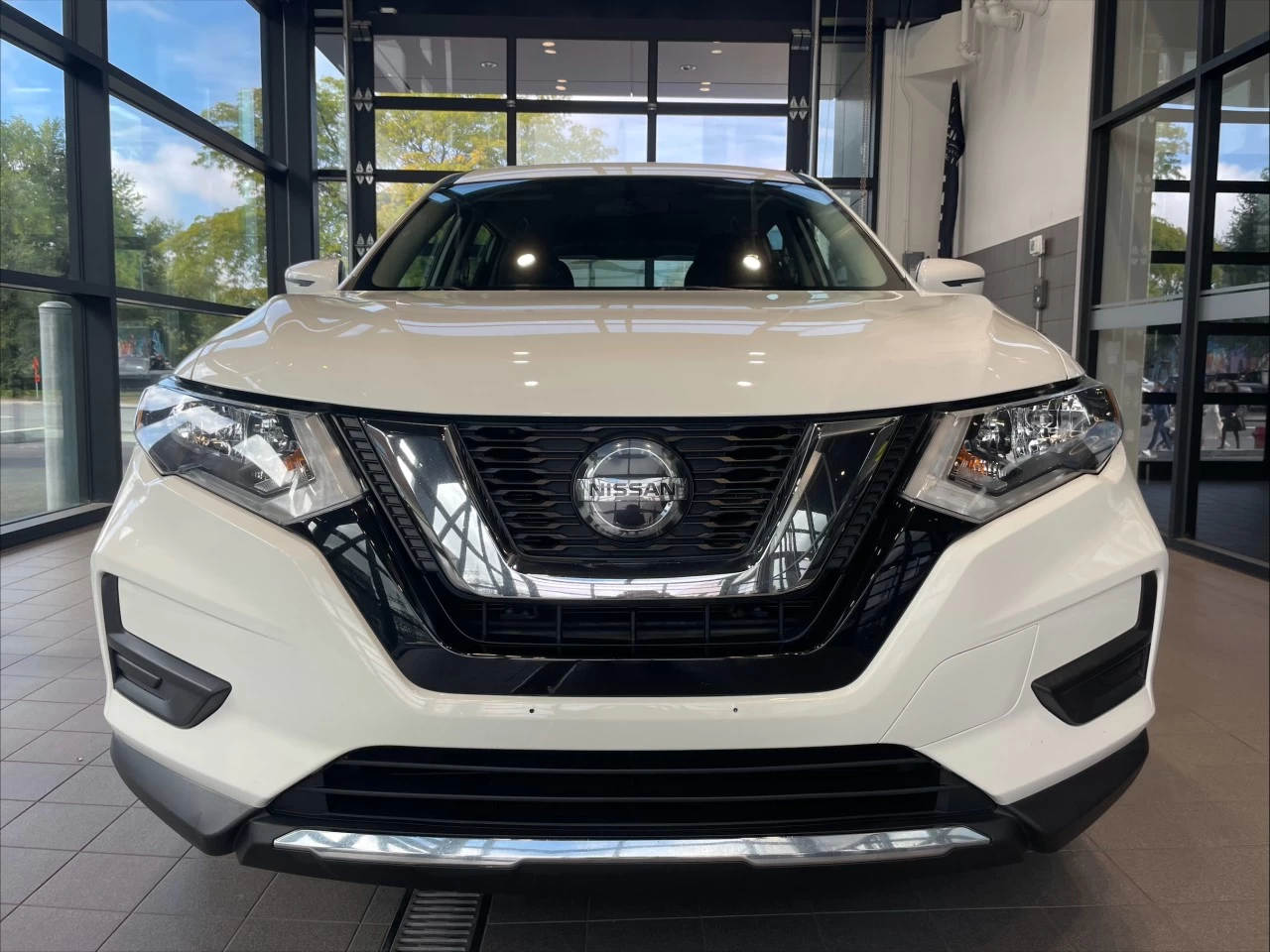 2019 Nissan Rogue S https://www.acuramontrealcentre.com/resize/b990ff35b810a3abc0cc817b2ca24889-1