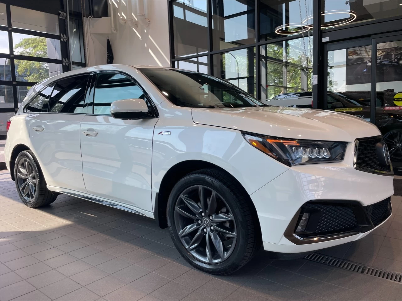 2019 Acura MDX Elite 6 Passenger/A-Spec https://www.acuramontrealcentre.com/resize/b990ff35b810a3abc0cc817b2ca24889-1