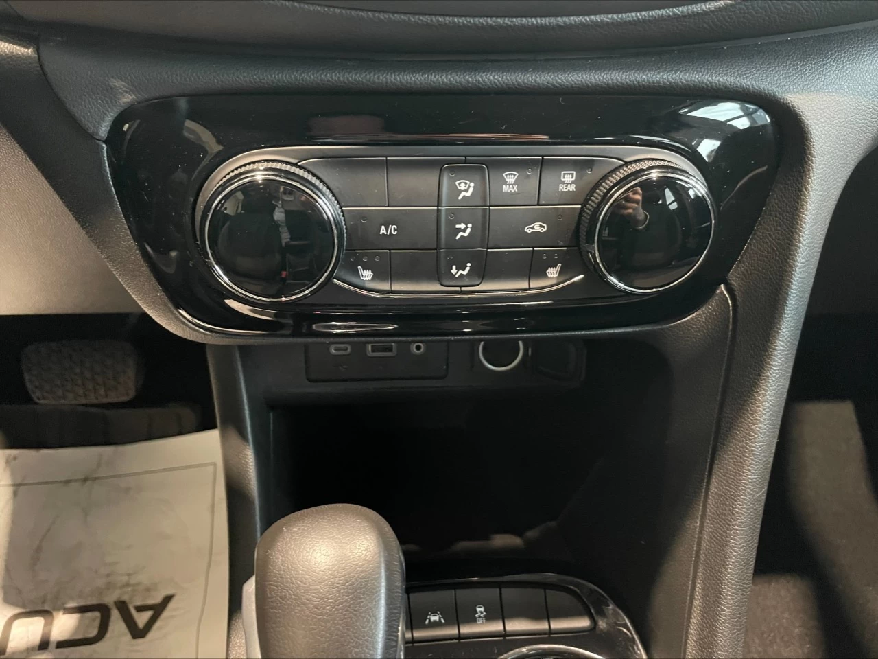 2023 Buick Encore GX Preferred https://www.acuramontrealcentre.com/resize/b990ff35b810a3abc0cc817b2ca24889-1