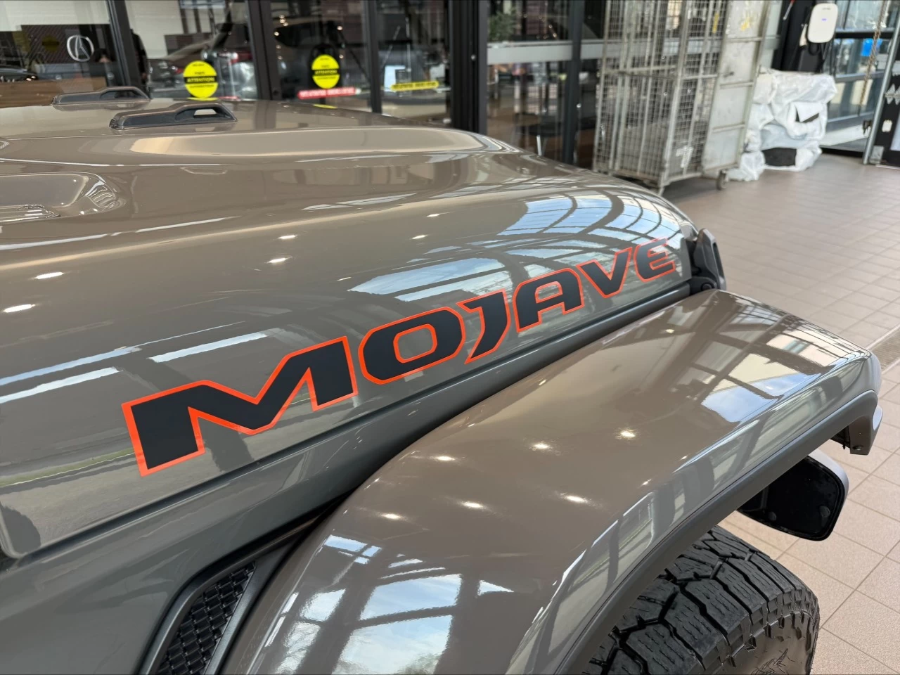 2022 Jeep Gladiator Mojave https://www.acuramontrealcentre.com/resize/b990ff35b810a3abc0cc817b2ca24889-1