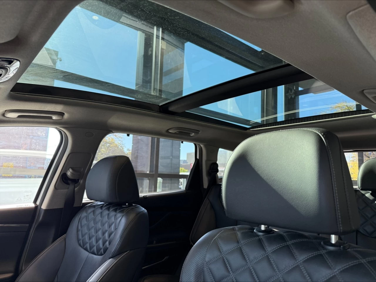 2022 Hyundai Santa Fe Luxury PHEV https://www.acuramontrealcentre.com/resize/b990ff35b810a3abc0cc817b2ca24889-1