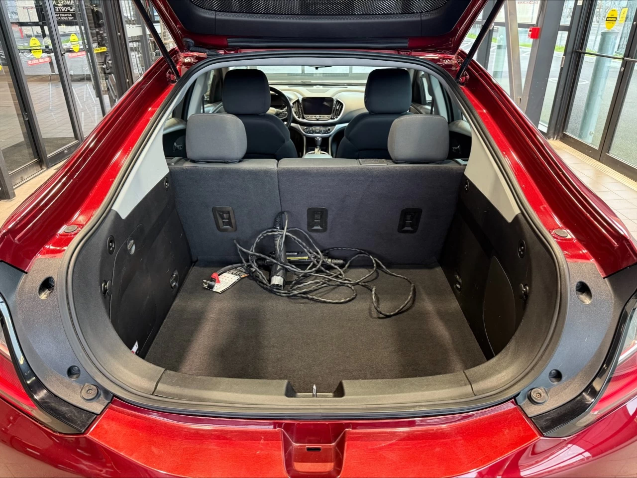 2017 Chevrolet Volt LT https://www.acuramontrealcentre.com/resize/b990ff35b810a3abc0cc817b2ca24889-1