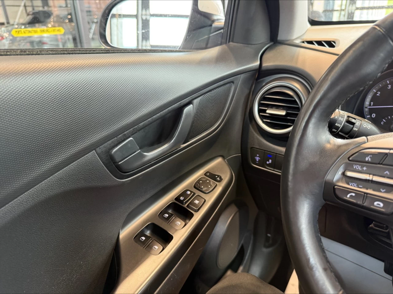 2020 Hyundai Kona Preferred https://www.acuramontrealcentre.com/resize/b990ff35b810a3abc0cc817b2ca24889-1