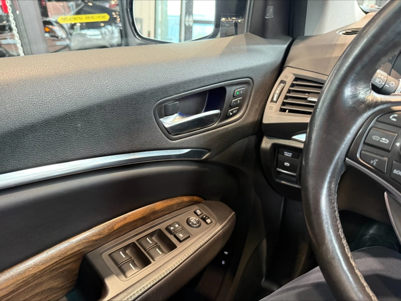 2017 Acura MDX Elite Pkg https://www.acuramontrealcentre.com/resize/b990ff35b810a3abc0cc817b2ca24889-1