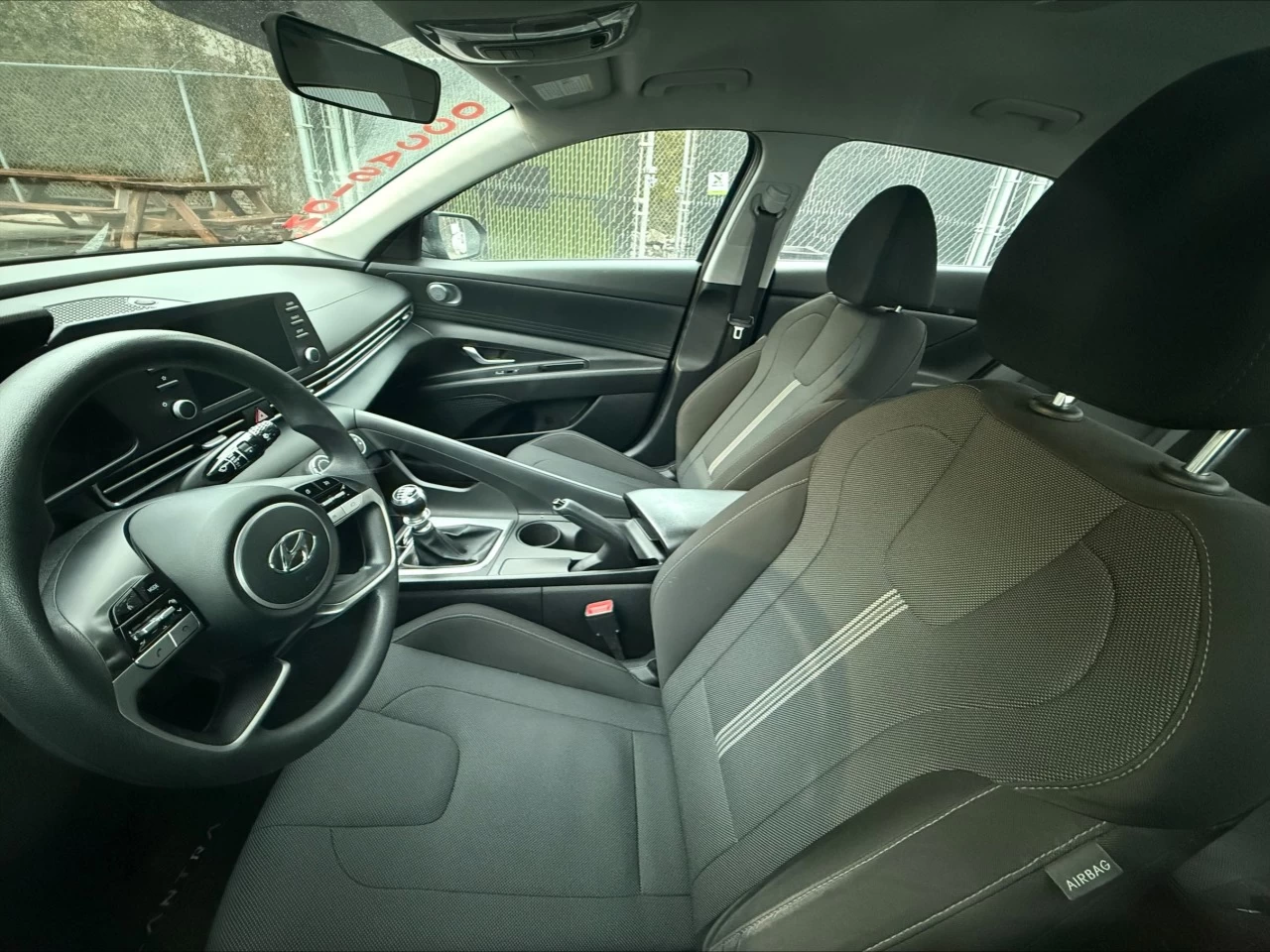 2022 Hyundai Elantra Essential https://www.acuramontrealcentre.com/resize/b990ff35b810a3abc0cc817b2ca24889-1