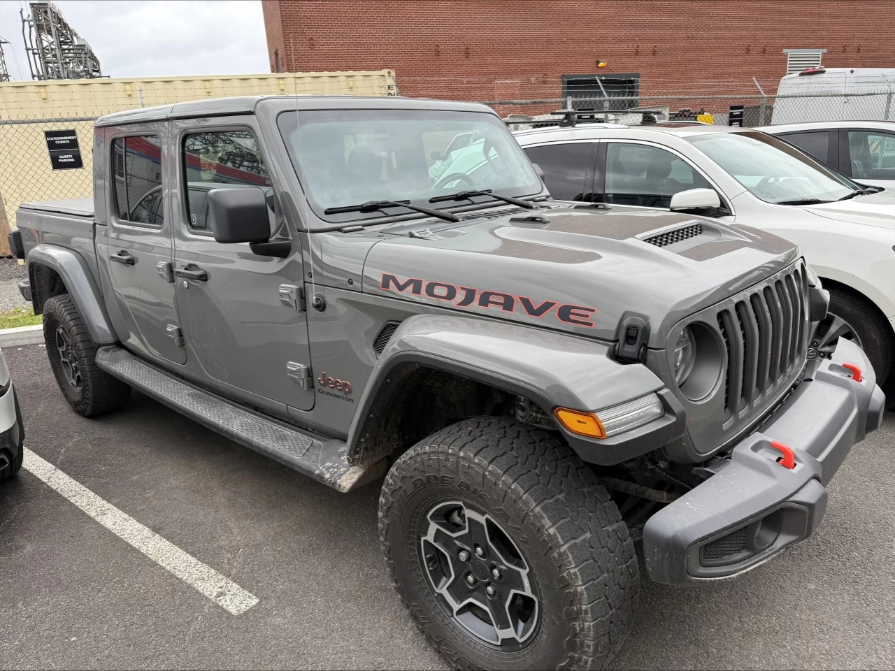 2022 Jeep Gladiator Mojave https://www.acuramontrealcentre.com/resize/b990ff35b810a3abc0cc817b2ca24889-1