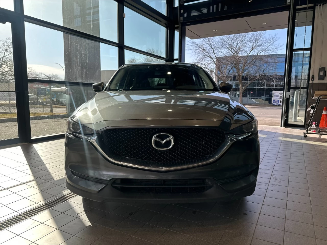 2017 Mazda CX-5 GS https://www.acuramontrealcentre.com/resize/b990ff35b810a3abc0cc817b2ca24889-1