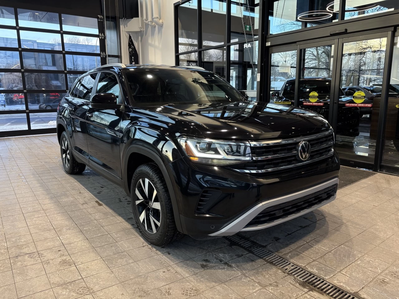2022 Volkswagen Atlas Cross Sport Comfortline https://www.acuramontrealcentre.com/resize/b990ff35b810a3abc0cc817b2ca24889-1