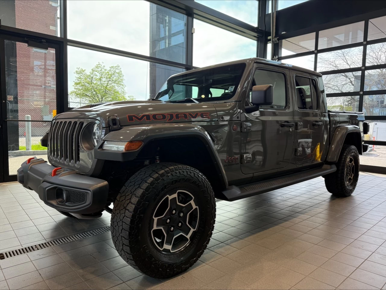 2022 Jeep Gladiator Mojave https://www.acuramontrealcentre.com/resize/b990ff35b810a3abc0cc817b2ca24889-1