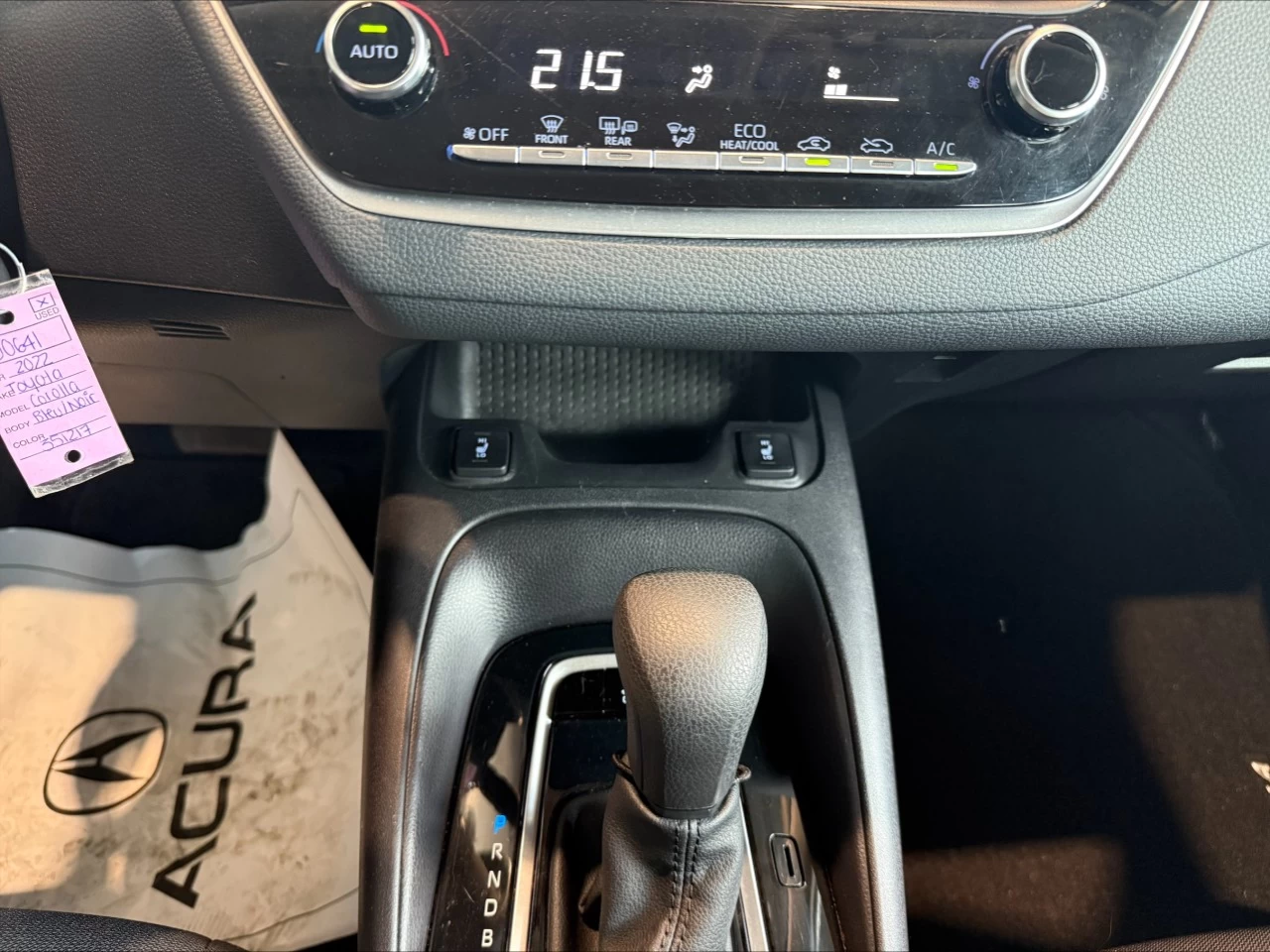 2022 Toyota Corolla LE https://www.acuramontrealcentre.com/resize/b990ff35b810a3abc0cc817b2ca24889-1