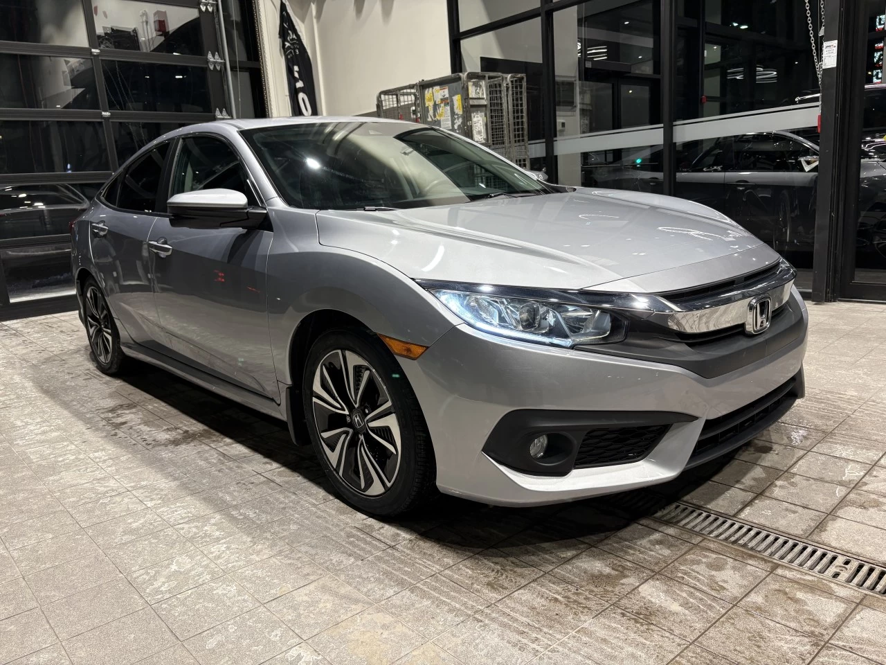 2016 Honda Civic Berline EX-T https://www.acuramontrealcentre.com/resize/b990ff35b810a3abc0cc817b2ca24889-1