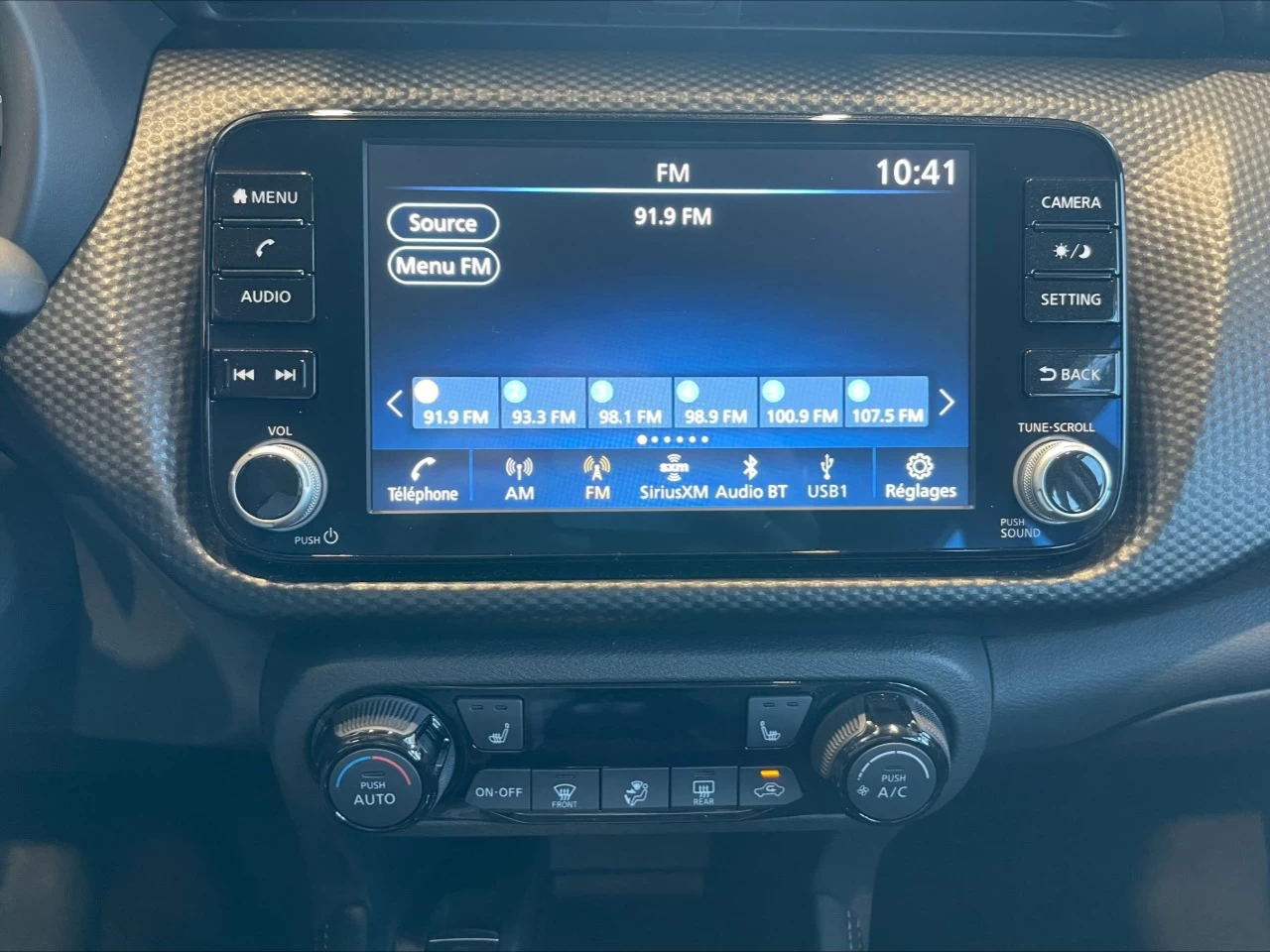 2024 Nissan Kicks SV https://www.acuramontrealcentre.com/resize/b990ff35b810a3abc0cc817b2ca24889-1