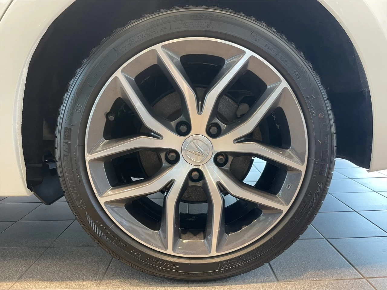 2020 Acura ILX Premium https://www.acuramontrealcentre.com/resize/b990ff35b810a3abc0cc817b2ca24889-1