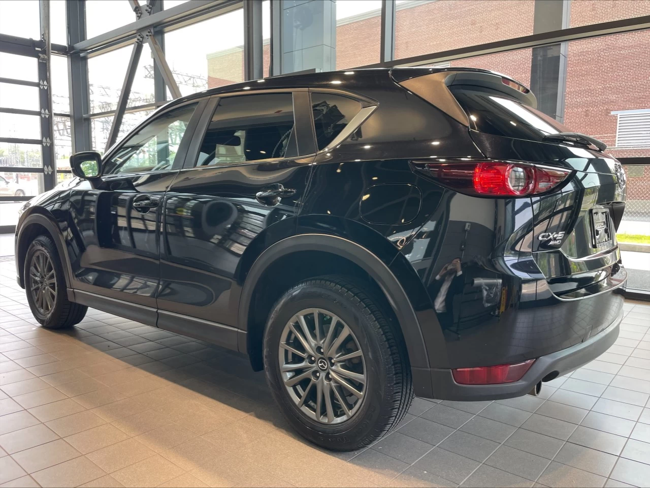 2017 Mazda CX-5 GS https://www.acuramontrealcentre.com/resize/b990ff35b810a3abc0cc817b2ca24889-1