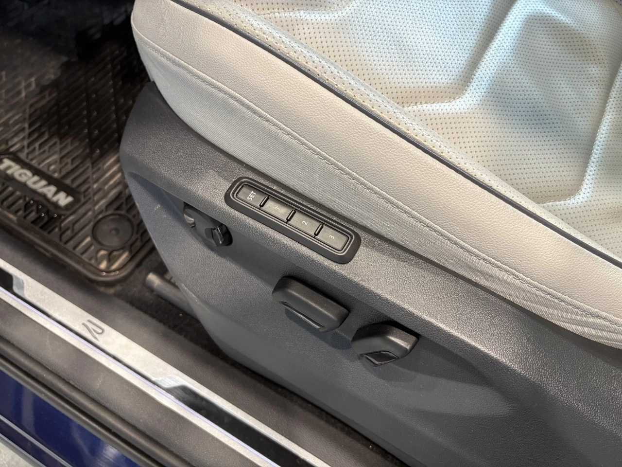 2022 Volkswagen Tiguan Highline R-Line Main Image