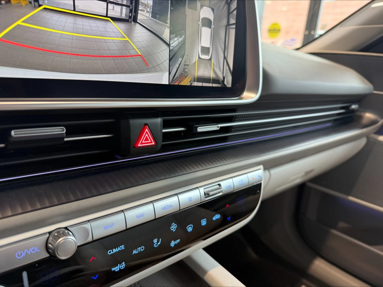 2024 Hyundai Ioniq Preferred Longue Range AWD Ultimate https://www.acuramontrealcentre.com/resize/b990ff35b810a3abc0cc817b2ca24889-1