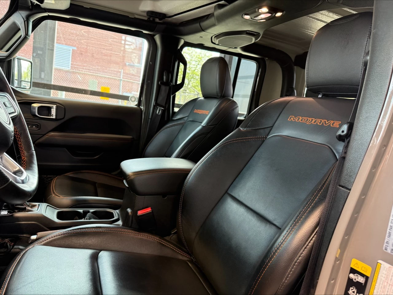 2022 Jeep Gladiator Mojave https://www.acuramontrealcentre.com/resize/b990ff35b810a3abc0cc817b2ca24889-1