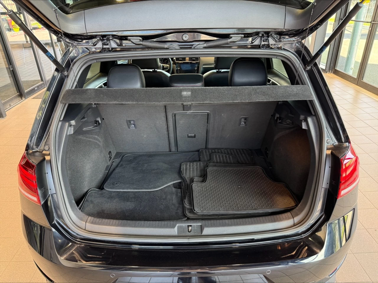 2019 Volkswagen Golf GTI Autobahn https://www.acuramontrealcentre.com/resize/b990ff35b810a3abc0cc817b2ca24889-1