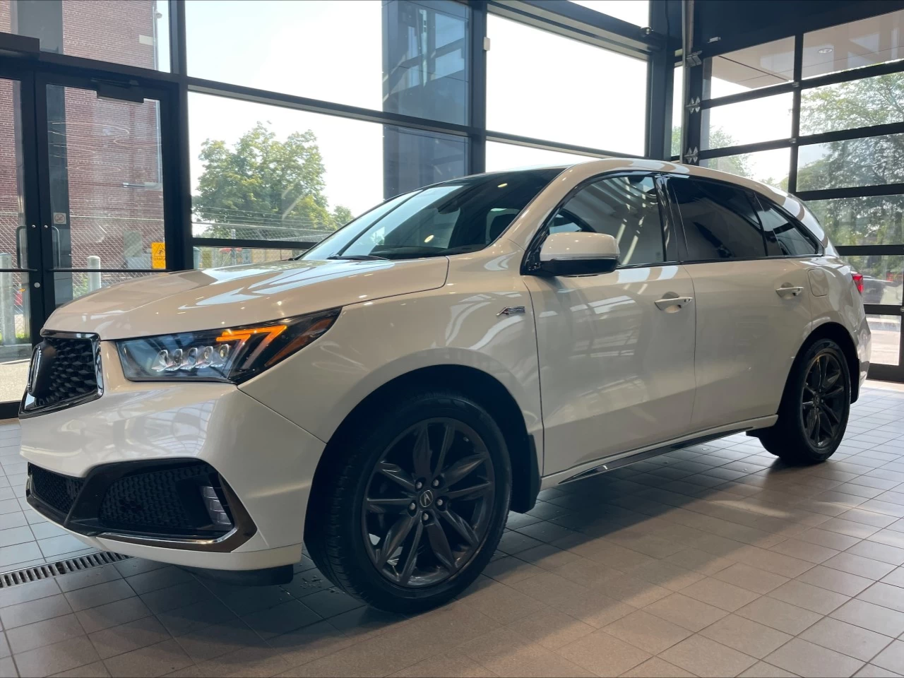 2019 Acura MDX Elite 6 Passenger/A-Spec https://www.acuramontrealcentre.com/resize/b990ff35b810a3abc0cc817b2ca24889-1