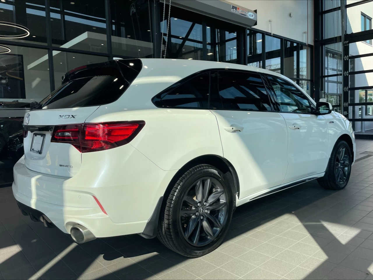 2019 Acura MDX Elite 6 Passenger/A-Spec https://www.acuramontrealcentre.com/resize/b990ff35b810a3abc0cc817b2ca24889-1