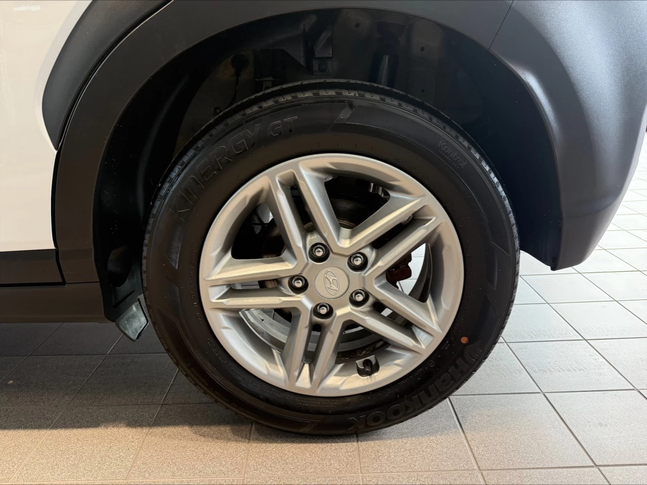 2020 Hyundai Kona Essential https://www.acuramontrealcentre.com/resize/b990ff35b810a3abc0cc817b2ca24889-1