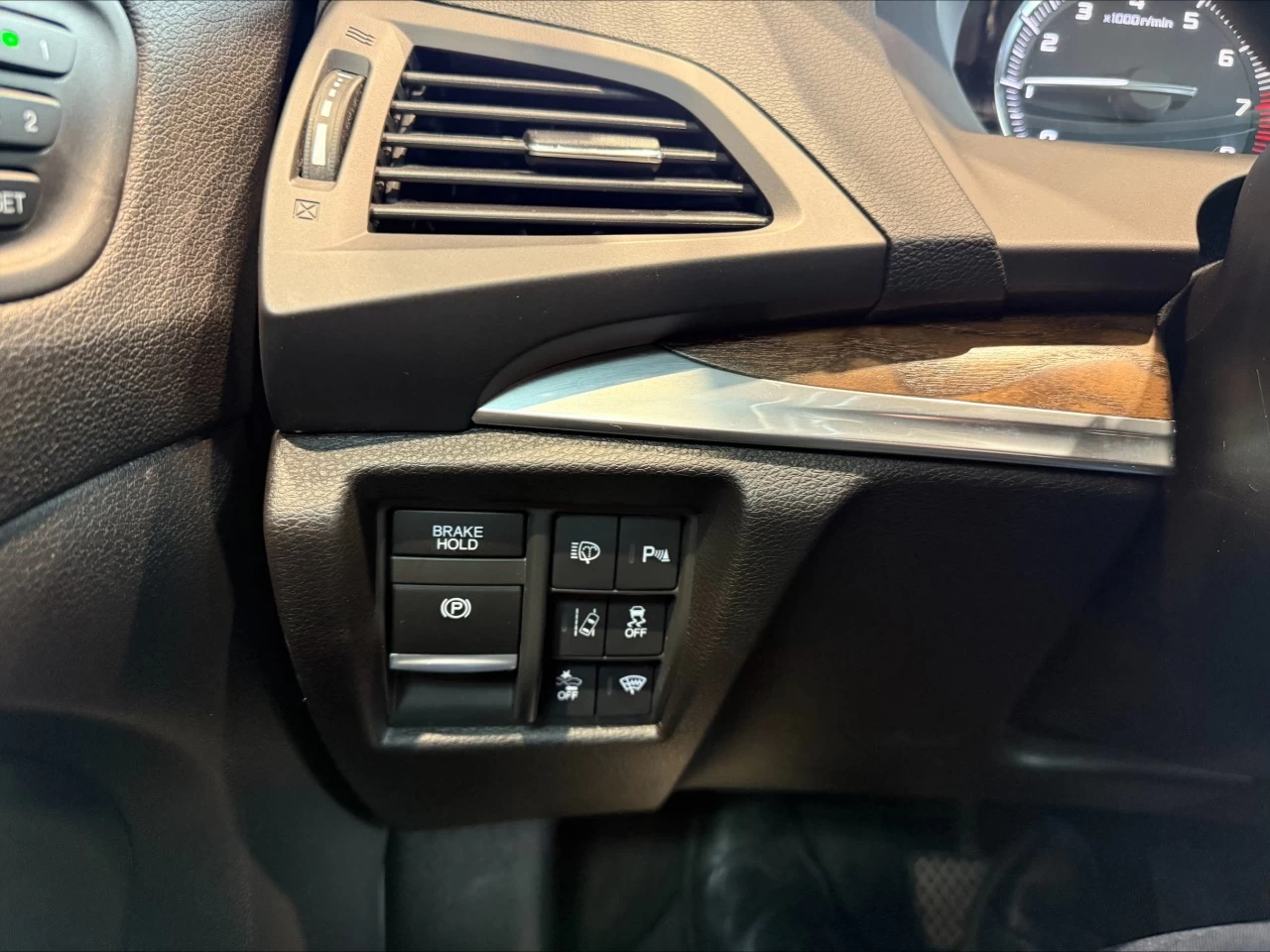 2017 Acura MDX Elite Pkg https://www.acuramontrealcentre.com/resize/b990ff35b810a3abc0cc817b2ca24889-1