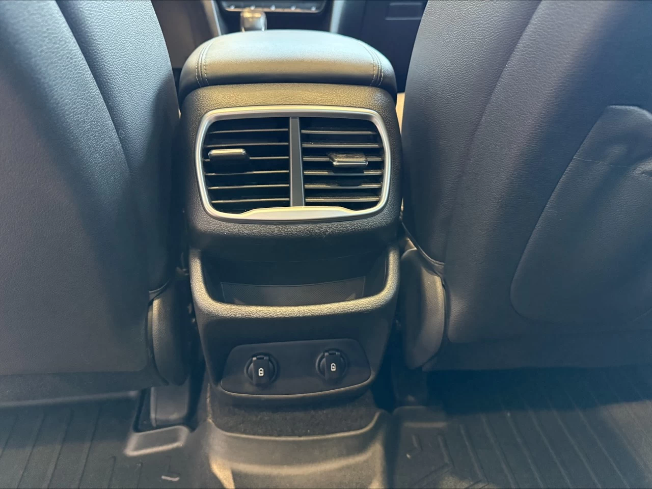 2019 Hyundai Santa Fe Luxury https://www.acuramontrealcentre.com/resize/b990ff35b810a3abc0cc817b2ca24889-1