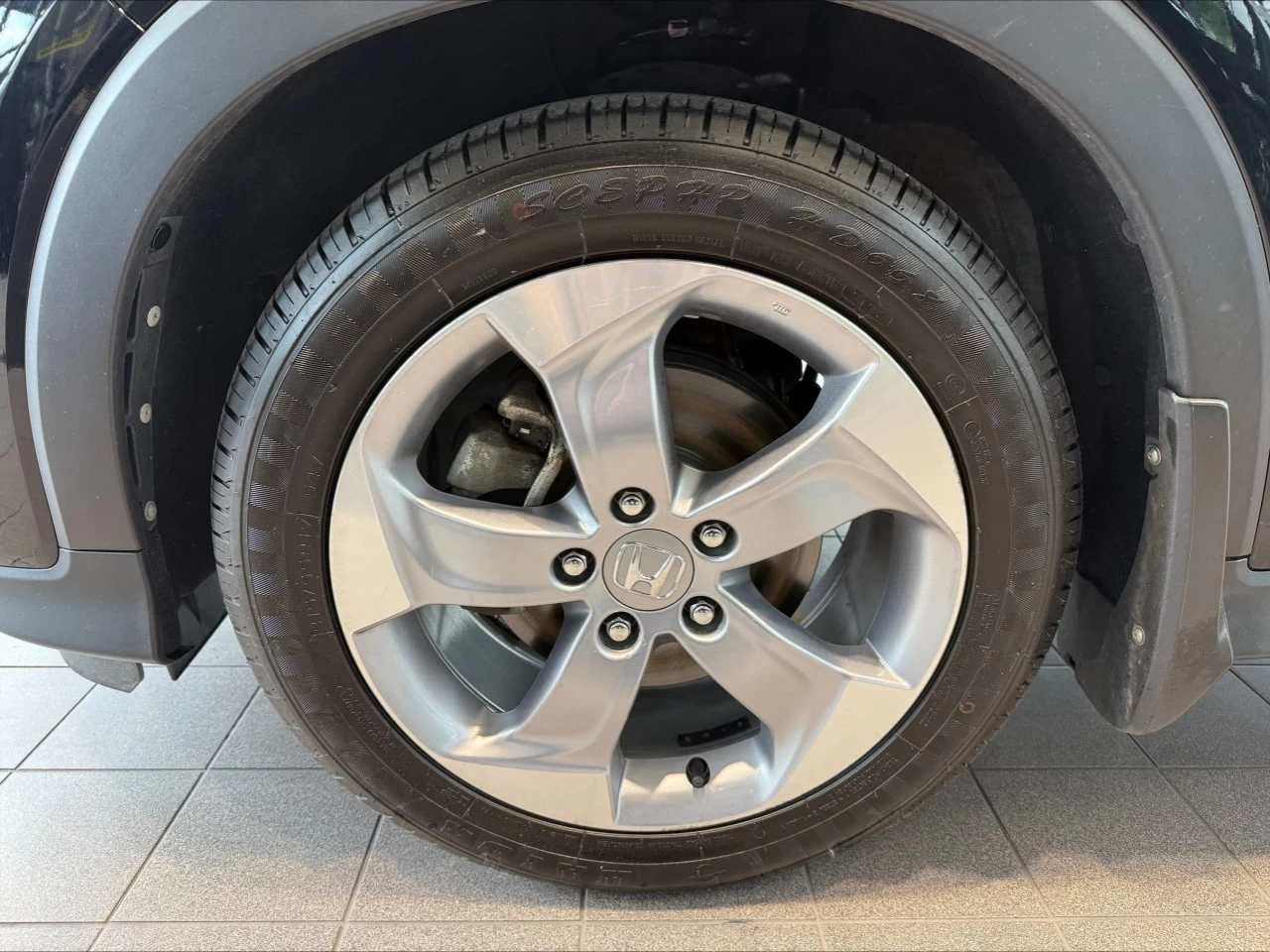 2022 Honda HR-V LX https://www.acuramontrealcentre.com/resize/b990ff35b810a3abc0cc817b2ca24889-1