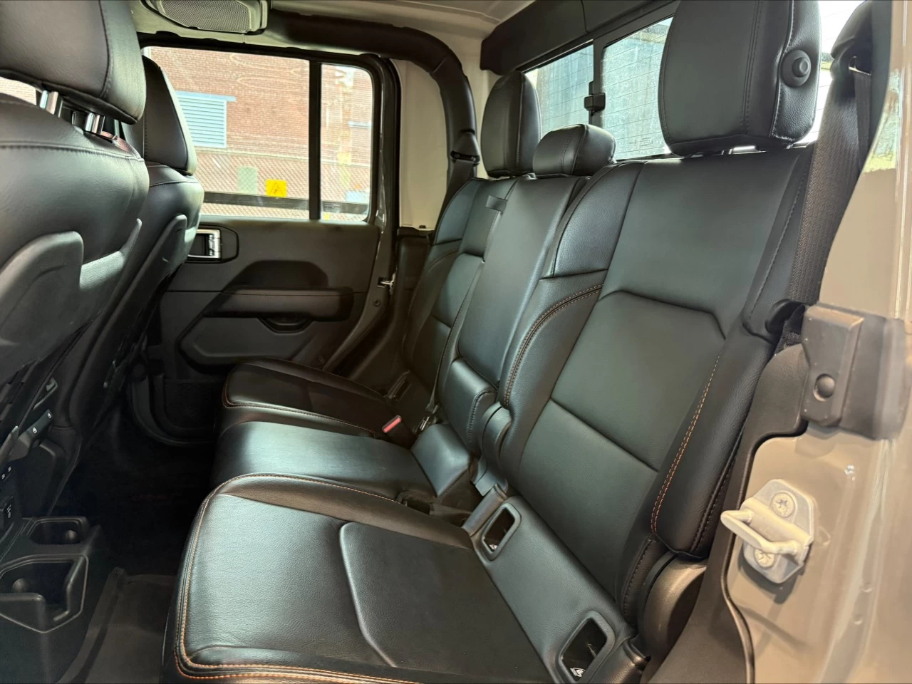 2022 Jeep Gladiator Mojave https://www.acuramontrealcentre.com/resize/b990ff35b810a3abc0cc817b2ca24889-1