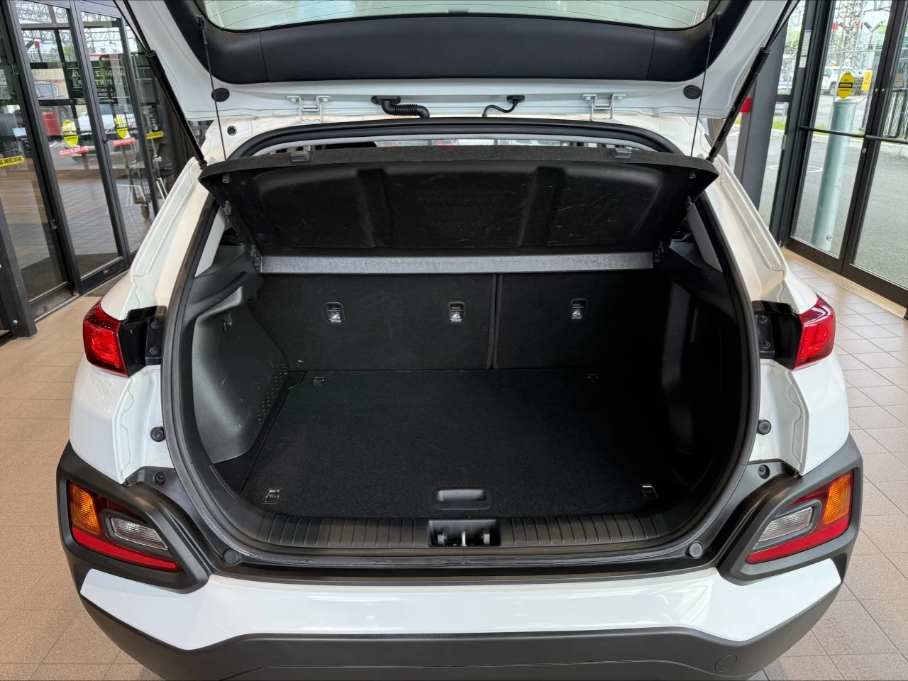 2020 Hyundai Kona Essential https://www.acuramontrealcentre.com/resize/b990ff35b810a3abc0cc817b2ca24889-1