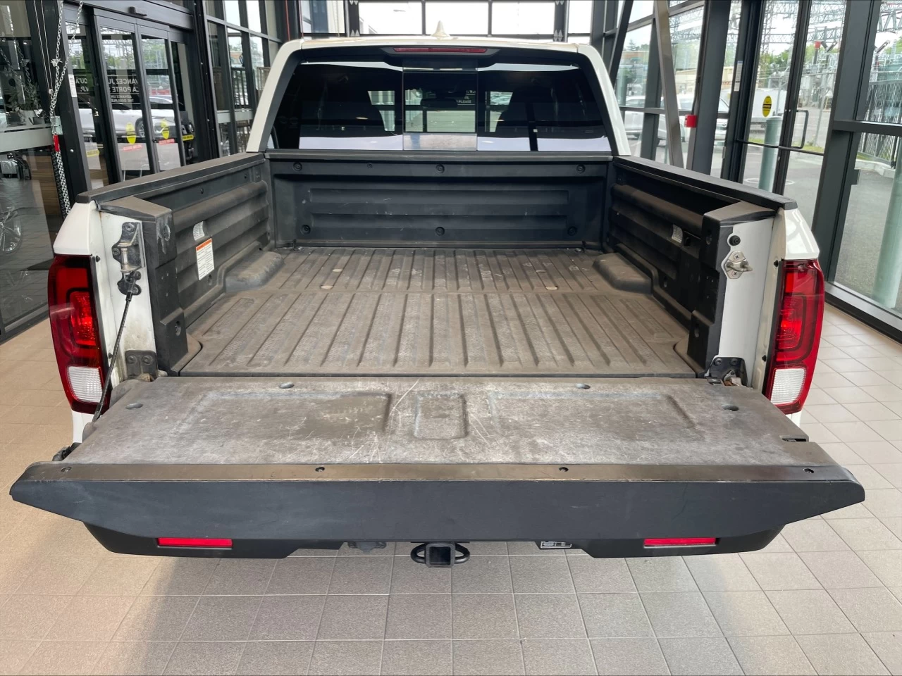 2017 Honda Ridgeline Sport https://www.acuramontrealcentre.com/resize/b990ff35b810a3abc0cc817b2ca24889-1