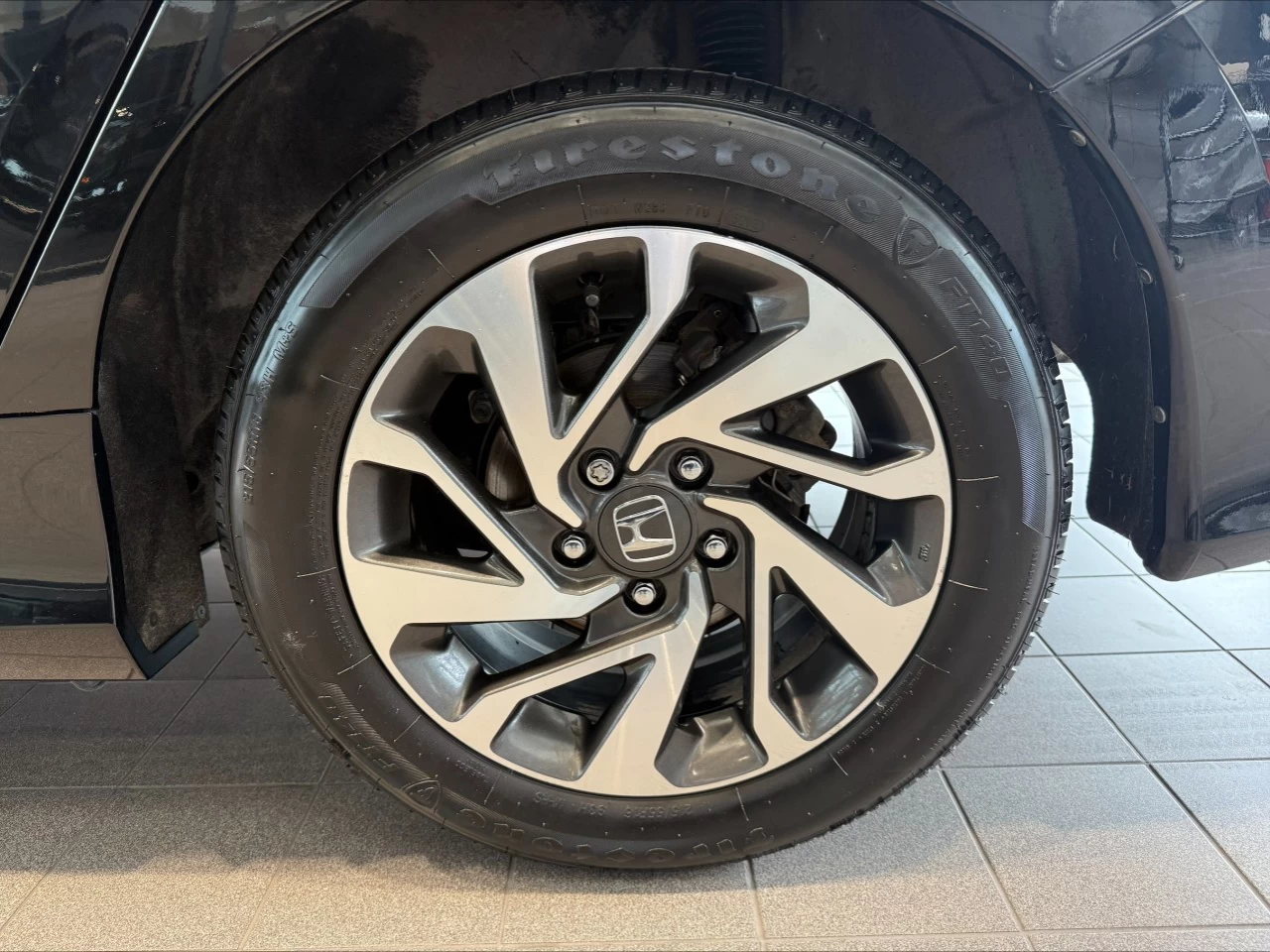 2020 Honda Civic EX https://www.acuramontrealcentre.com/resize/b990ff35b810a3abc0cc817b2ca24889-1
