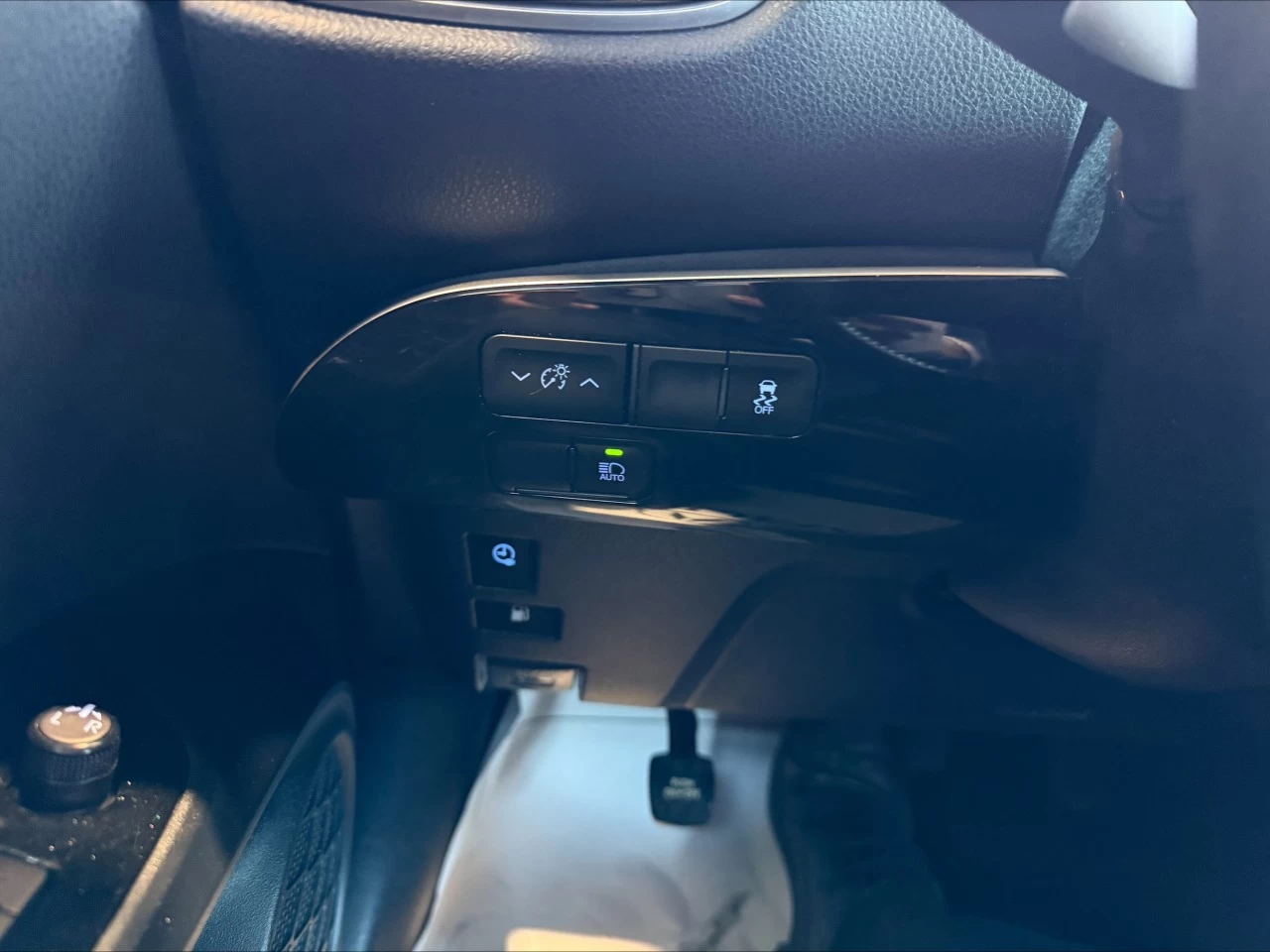 2019 Toyota Prius Prime Auto https://www.acuramontrealcentre.com/resize/b990ff35b810a3abc0cc817b2ca24889-1