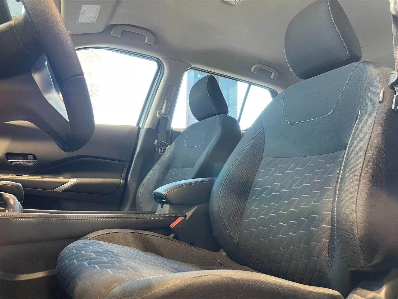 2024 Nissan Kicks SV https://www.acuramontrealcentre.com/resize/b990ff35b810a3abc0cc817b2ca24889-1